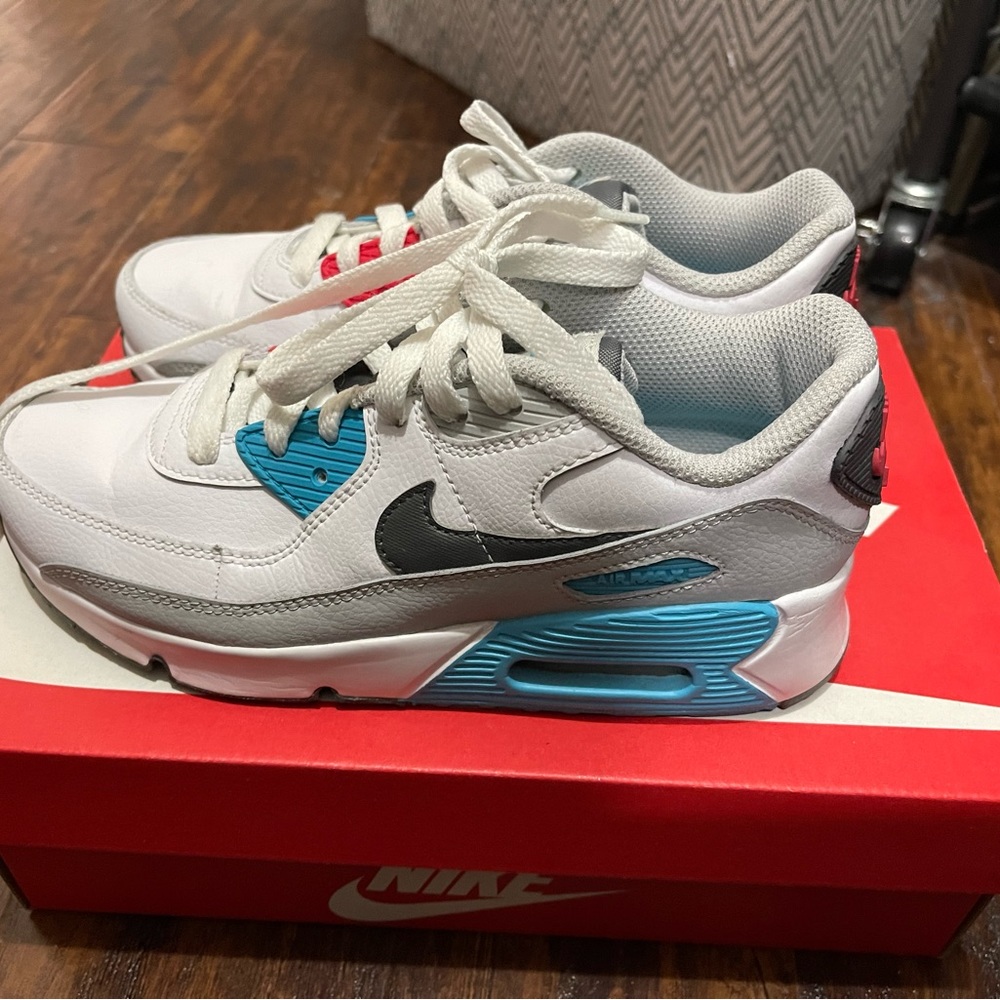 Women Nike Air Max size 4 kids 2.5